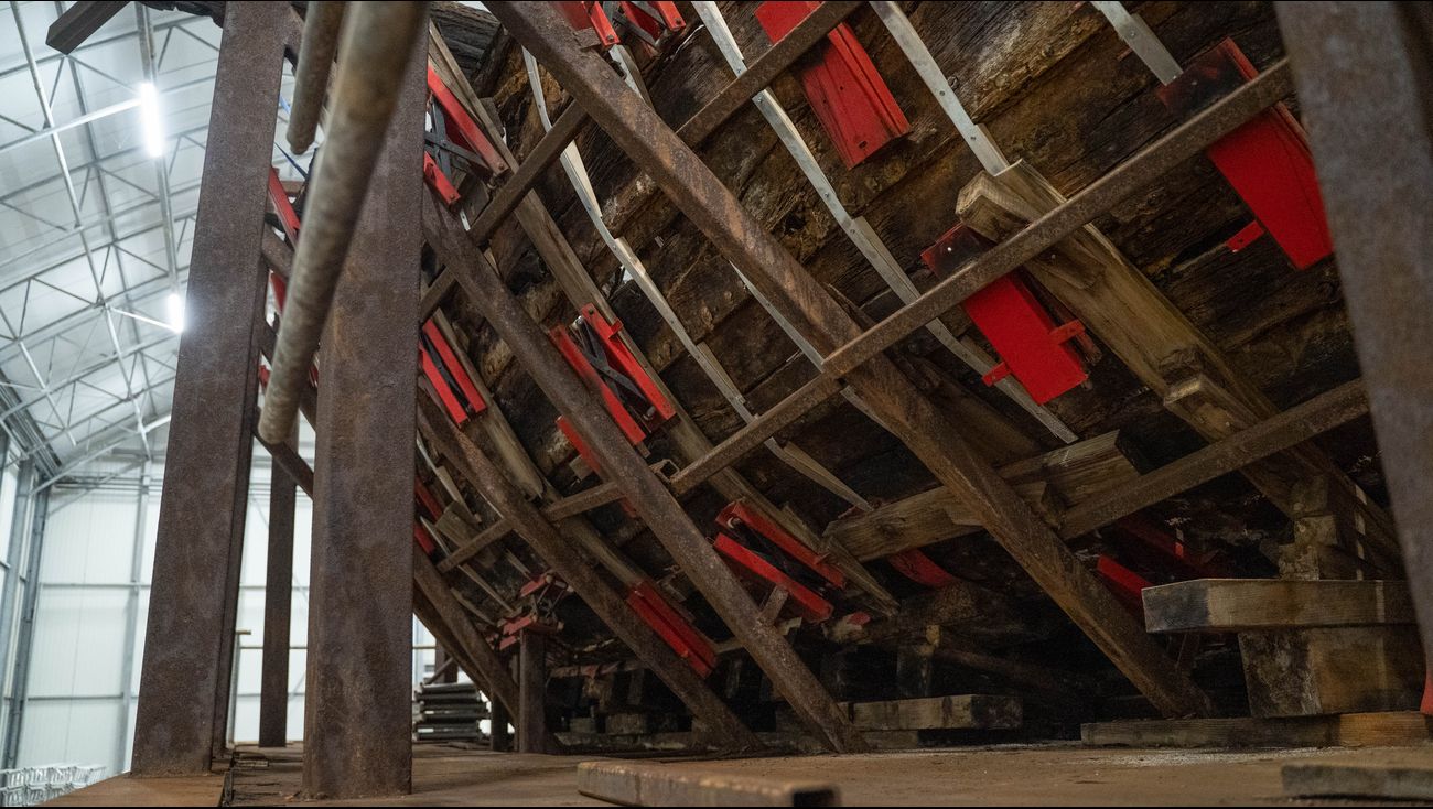 Nieuws - Na bijna tien jaar is de IJsselkogge droog genoeg en klaar om gerestaureerd te worden