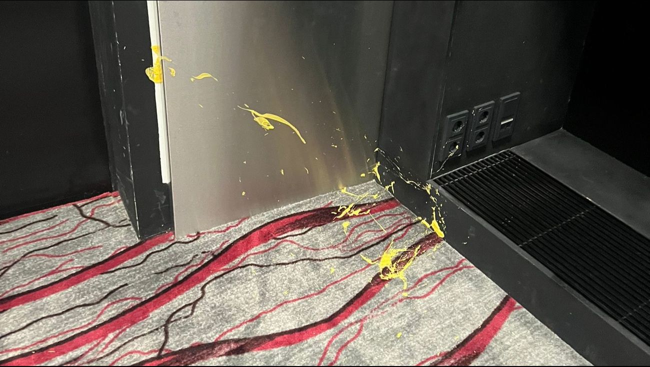 Nieuws - Rondvliegende popcorn, mayo en colaflesjes: bioscoop is rotzooi zat