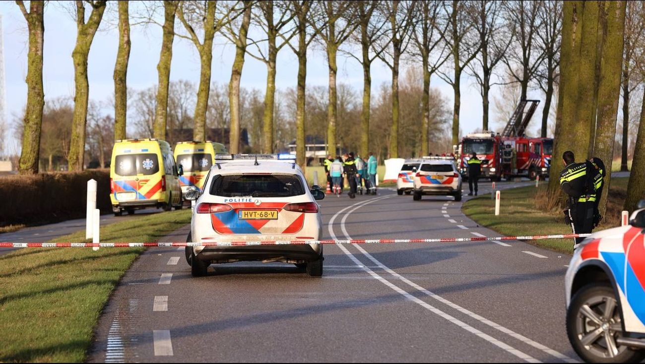 Nieuws - Automobilist komt om door botsing tegen boom op Westerringweg