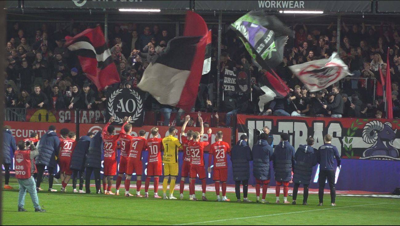 Sport - Directeur Bes: 'Almere City gaat minimaal play-offs spelen'