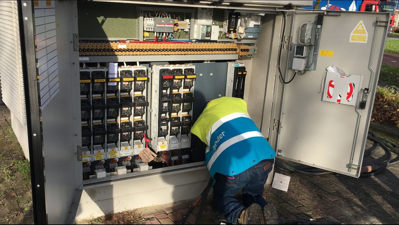 Nieuws - Stroomstoring legt elektriciteit plat bij tientallen huishoudens in Almere Stad