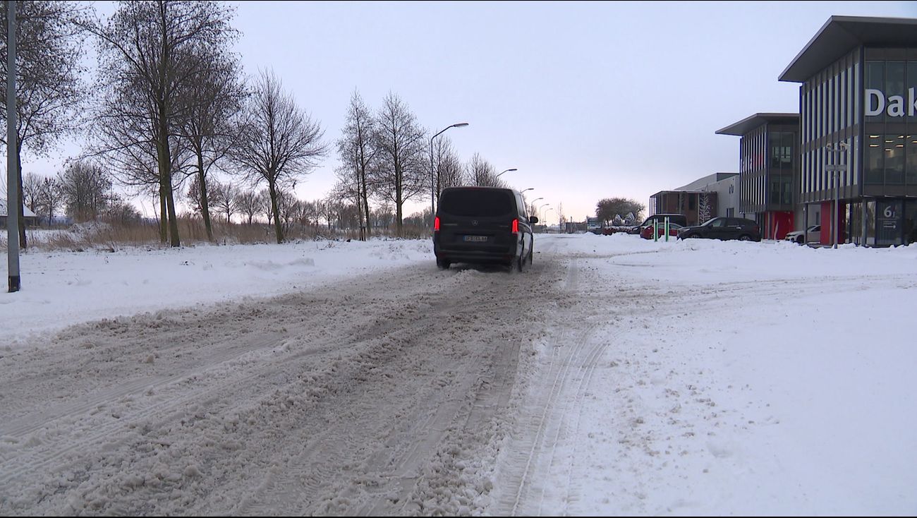 Ondernemers Lelystad balen van bevroren bedrijventerreinen: 'Je glibbert hier alle kanten op'