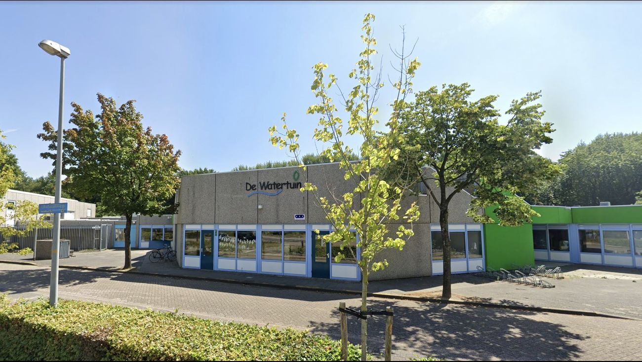 Almeerse schooldirecteur weg, Amsterdamse school doet aangifte van 'ernstige misdragingen'