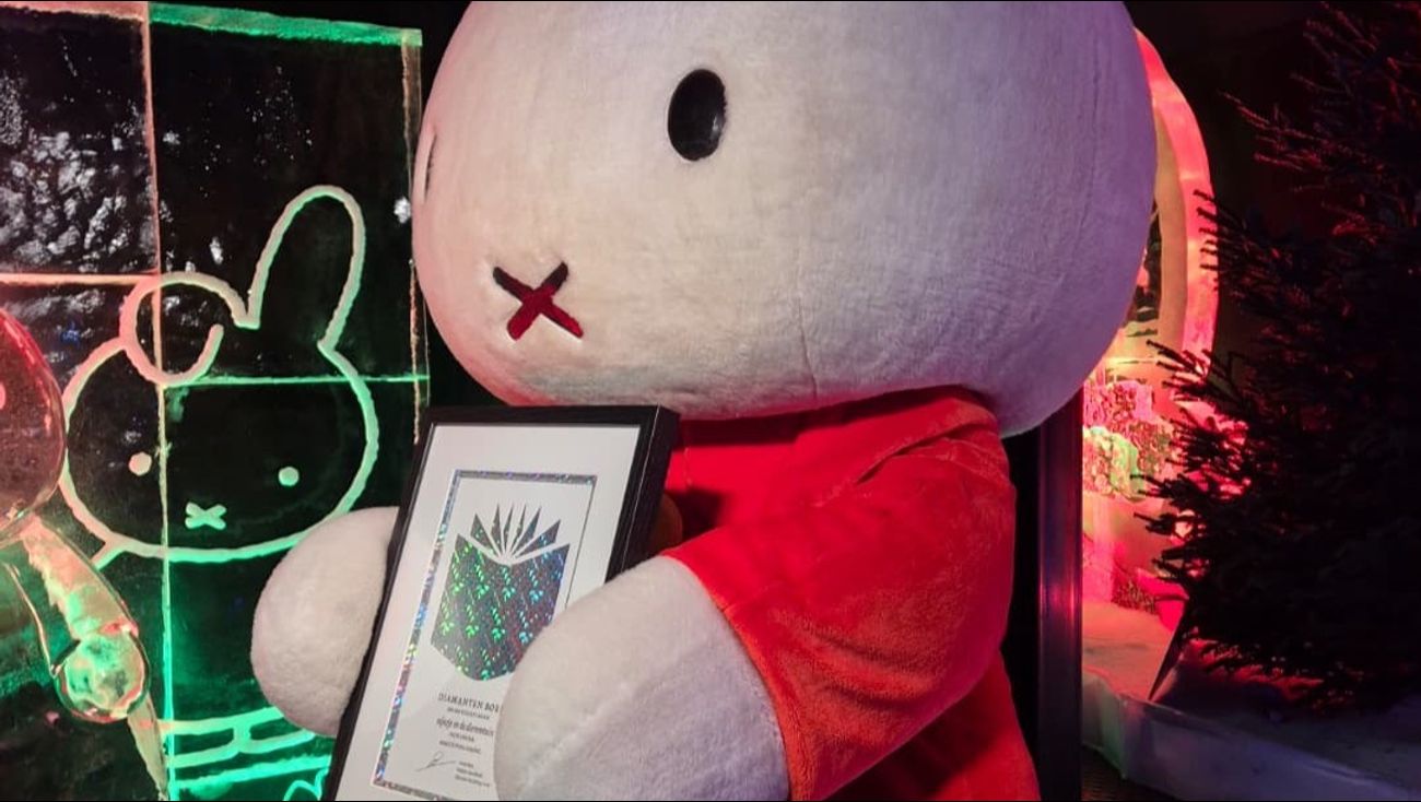 Gemist - Nijntje ontvangt twee Diamanten Boeken op het IJsbeelden Festival Biddinghuizen