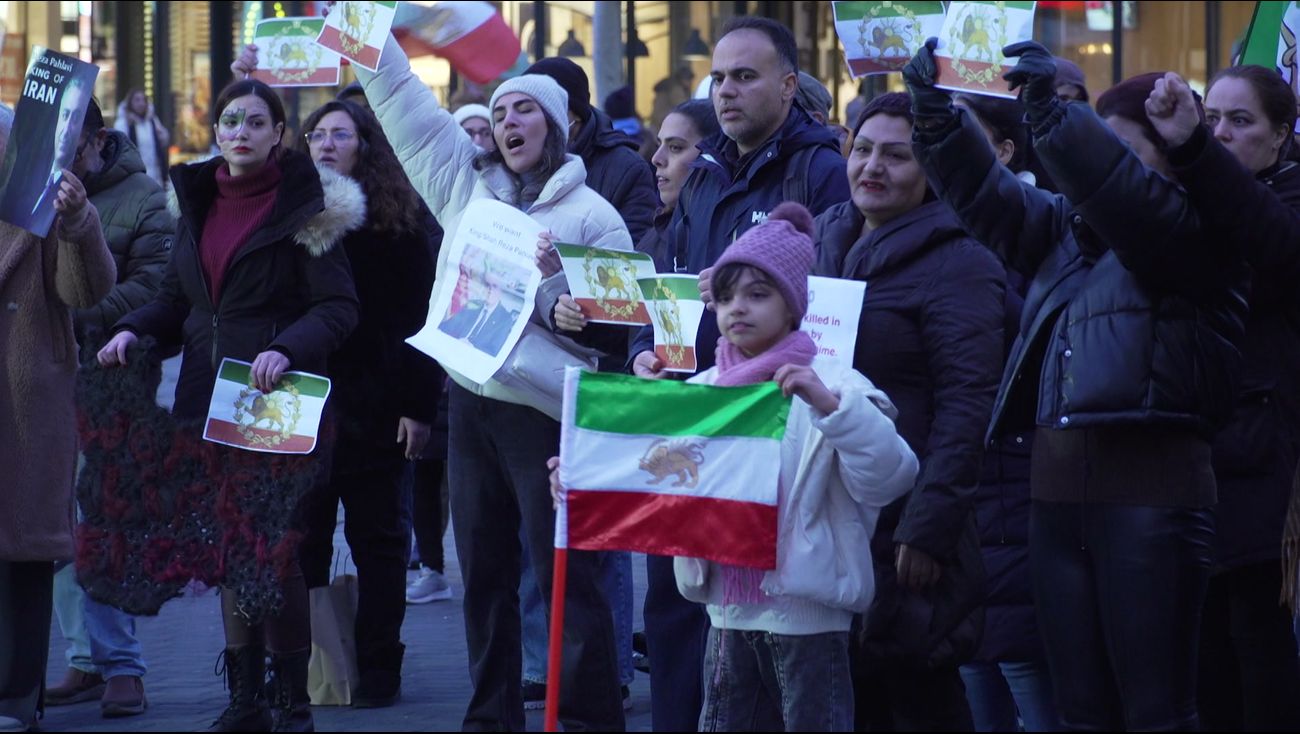 Nieuws - Iraniërs eisen vrijheid voor hun land bij protest Stadhuisplein Almere
