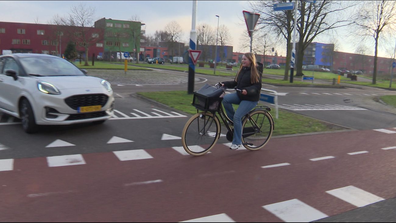 Nieuws - Na jarenlang klagen en vele aanrijdingen lijkt kruising Evenaar Atlasdreef nu aangepakt