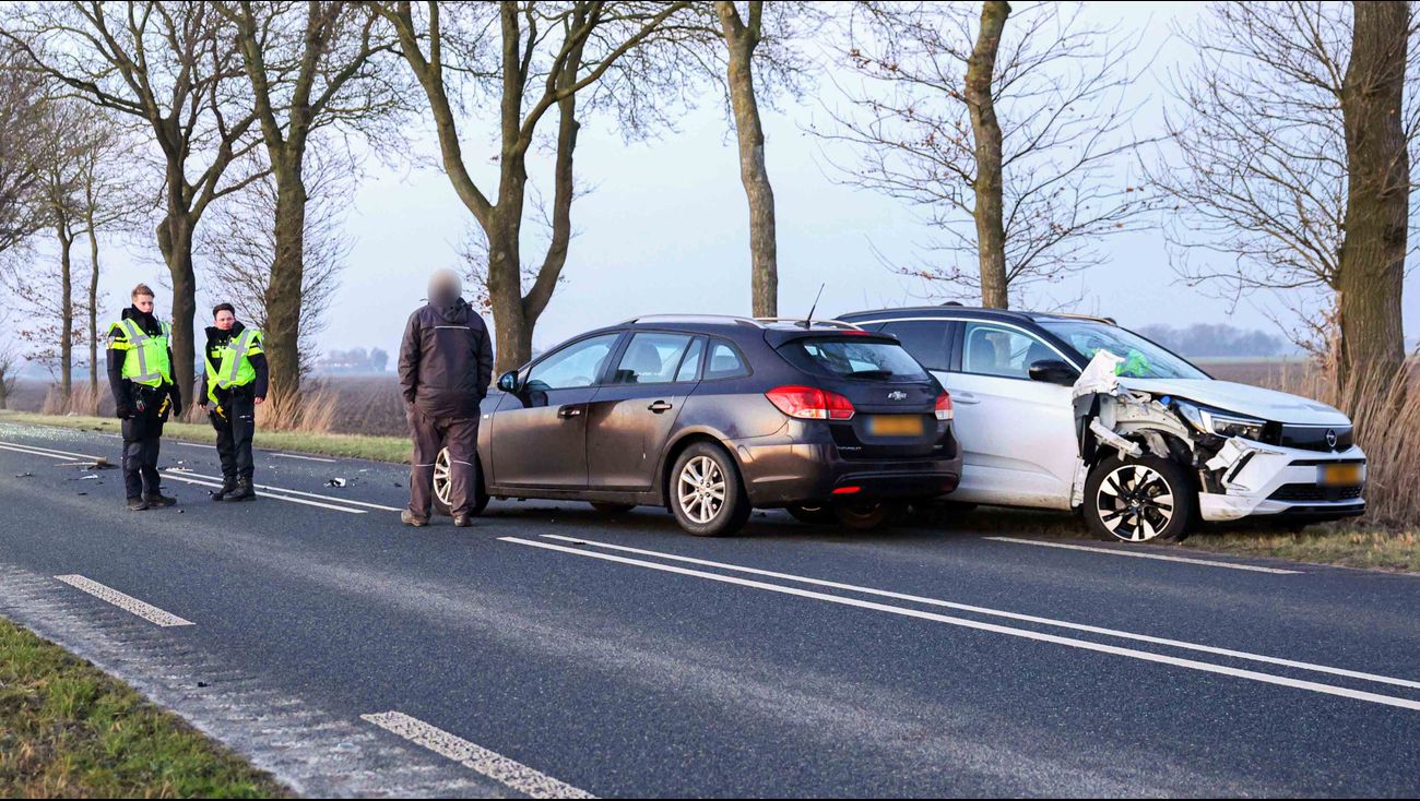 Nieuws - Ongeluk met drie auto's en trekker op Nagelerweg