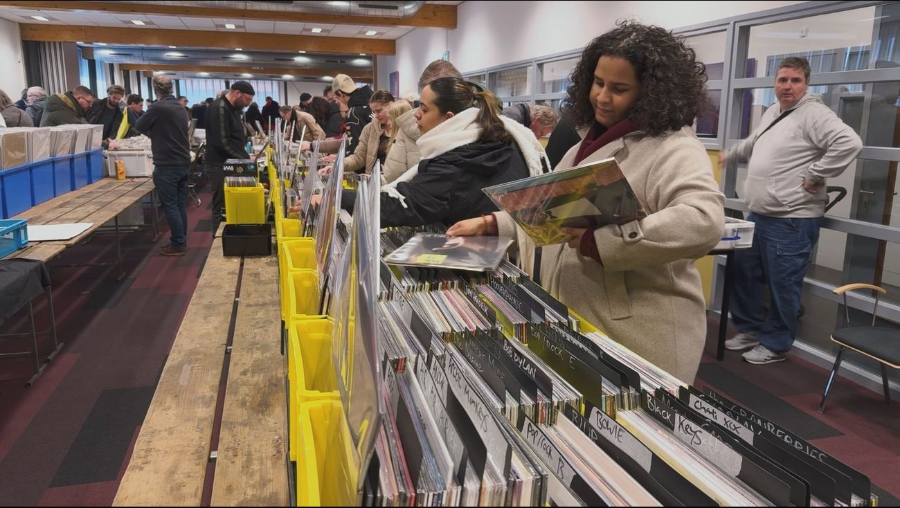 Nieuws - Platenbeurs trekt veel bezoekers, 'Jazz alléén, puur alléén Jazz'