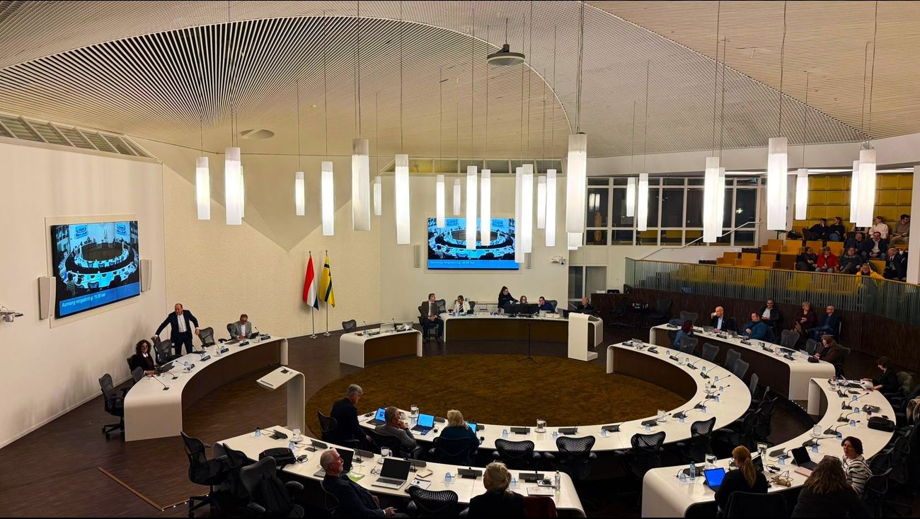 Nieuws - Twee wethouders Lelystad stappen op na explosief debat over ambtelijke crisis