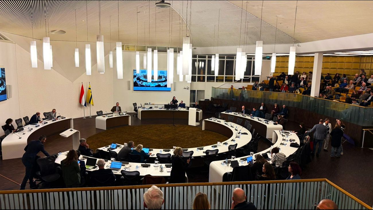 Nieuws - Debat over vergadering onrust stadhuis Lelystad: volg hier de ontwikkelingen