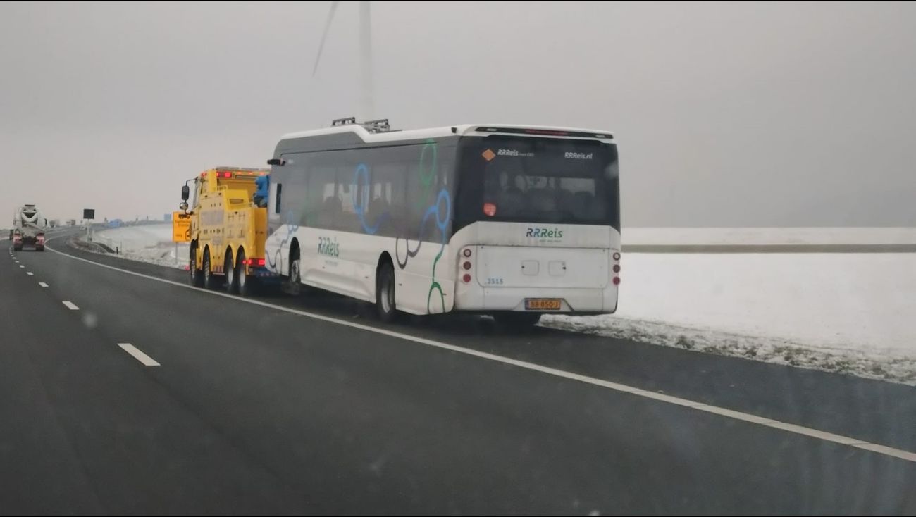 Nieuws - Winterweer en technische storingen, veel bussen van EBS in de garage