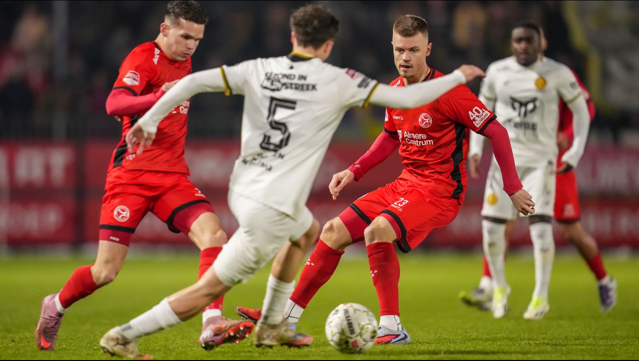 Sport - Almere city verliest subtopper van Roda JC: 1-2