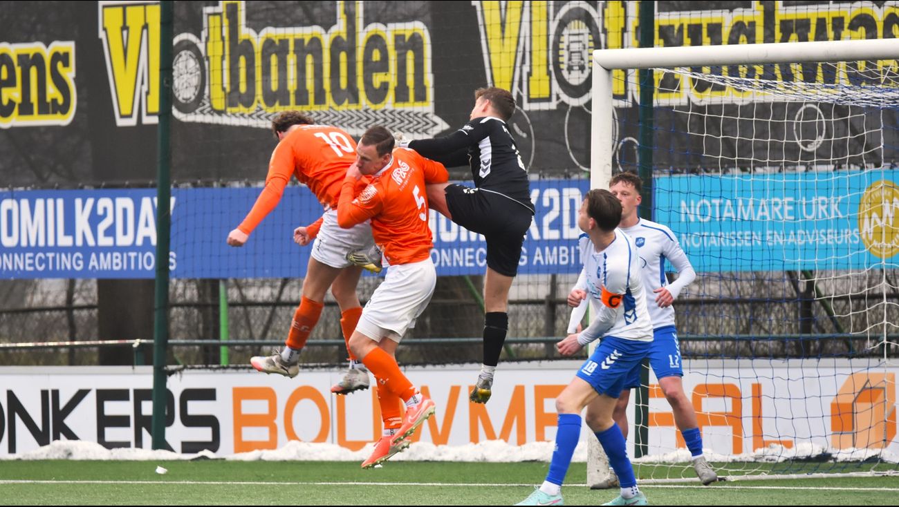 Sport - SV Urk moet na nederlaag tegen TEC alle zeilen bijzetten