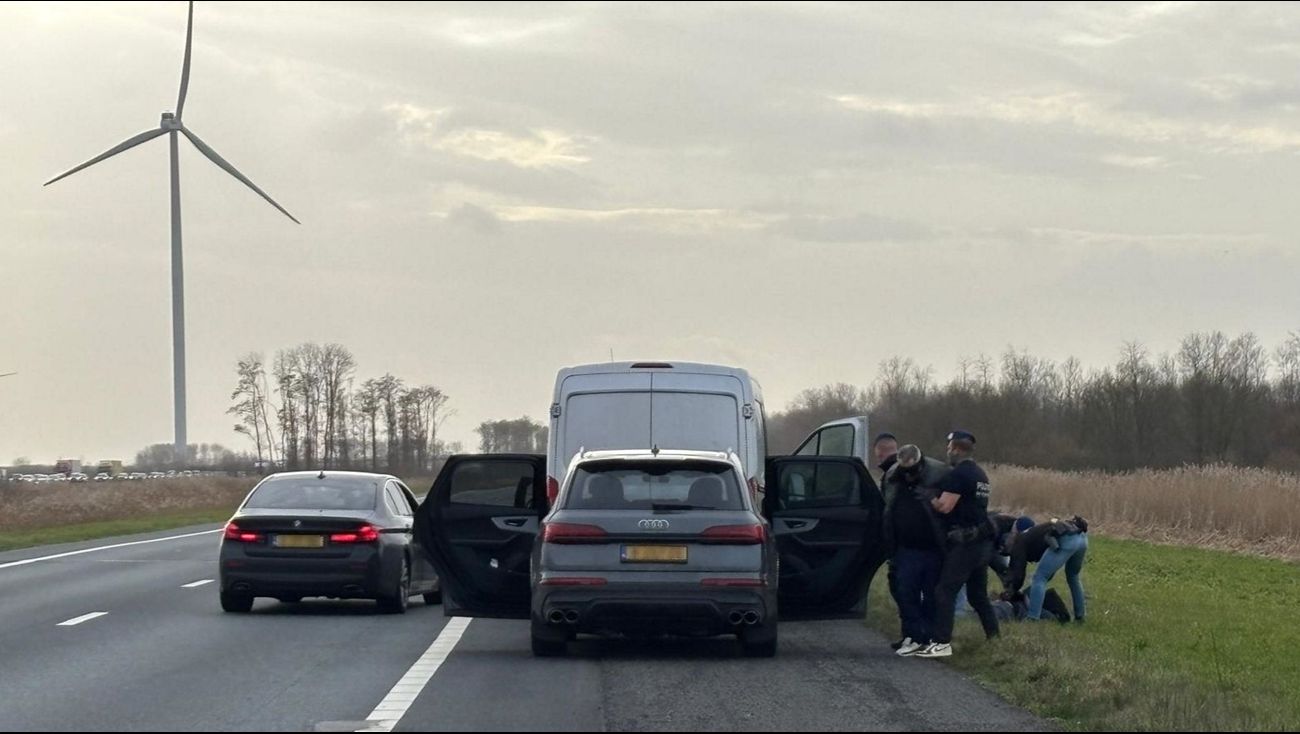 Nieuws - Verkeer op A6 kort stilgelegd voor aanhouding door arrestatieteam