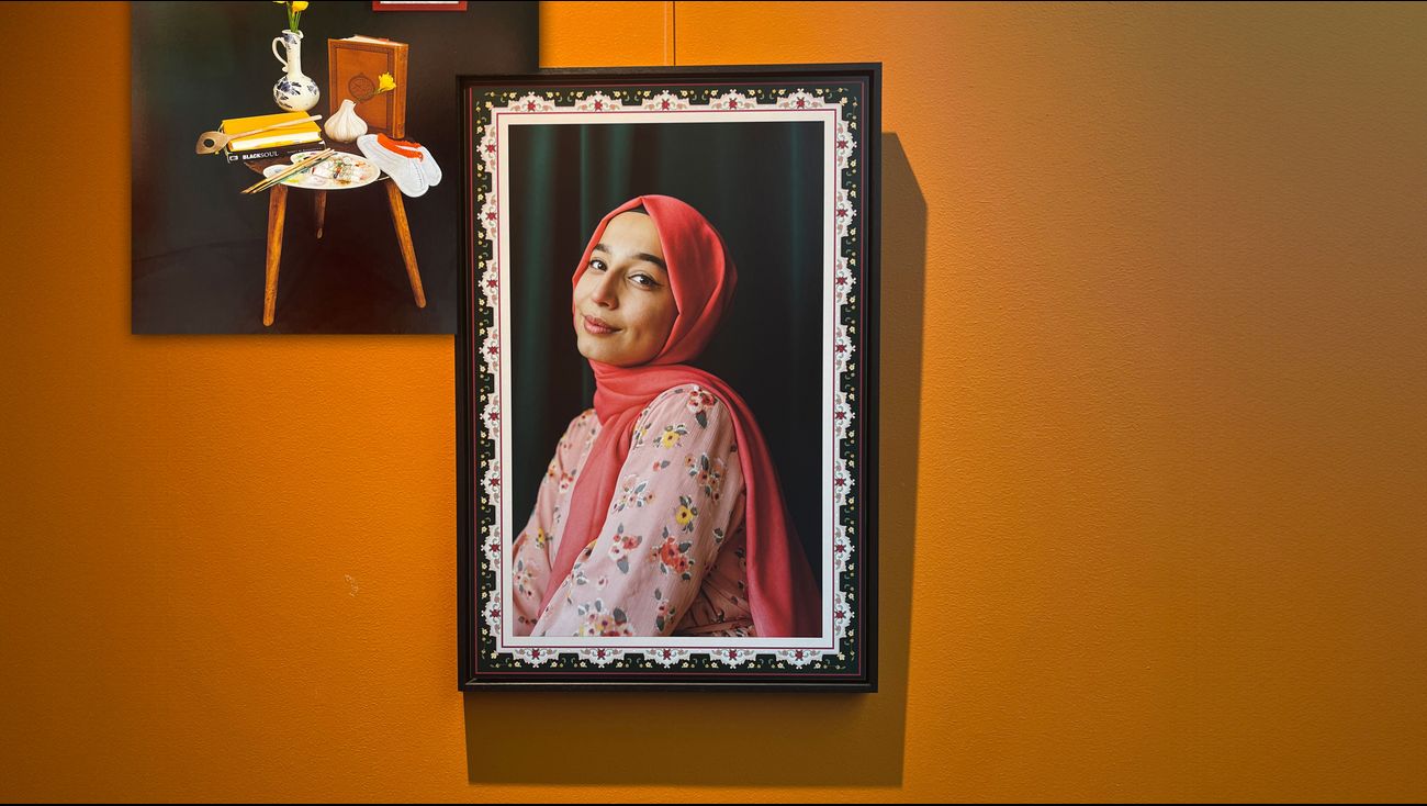 Nieuws - Expositie geeft moslima’s in Emmeloord een stem op Zero Discriminatie dag