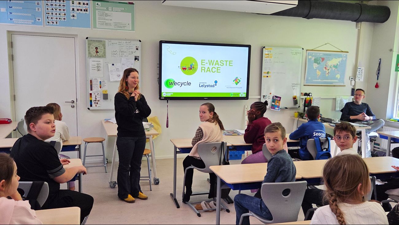 Leerlingen in actie voor E-Waste Race: 'We gaan langs de deuren voor oude telefoons en kabels'