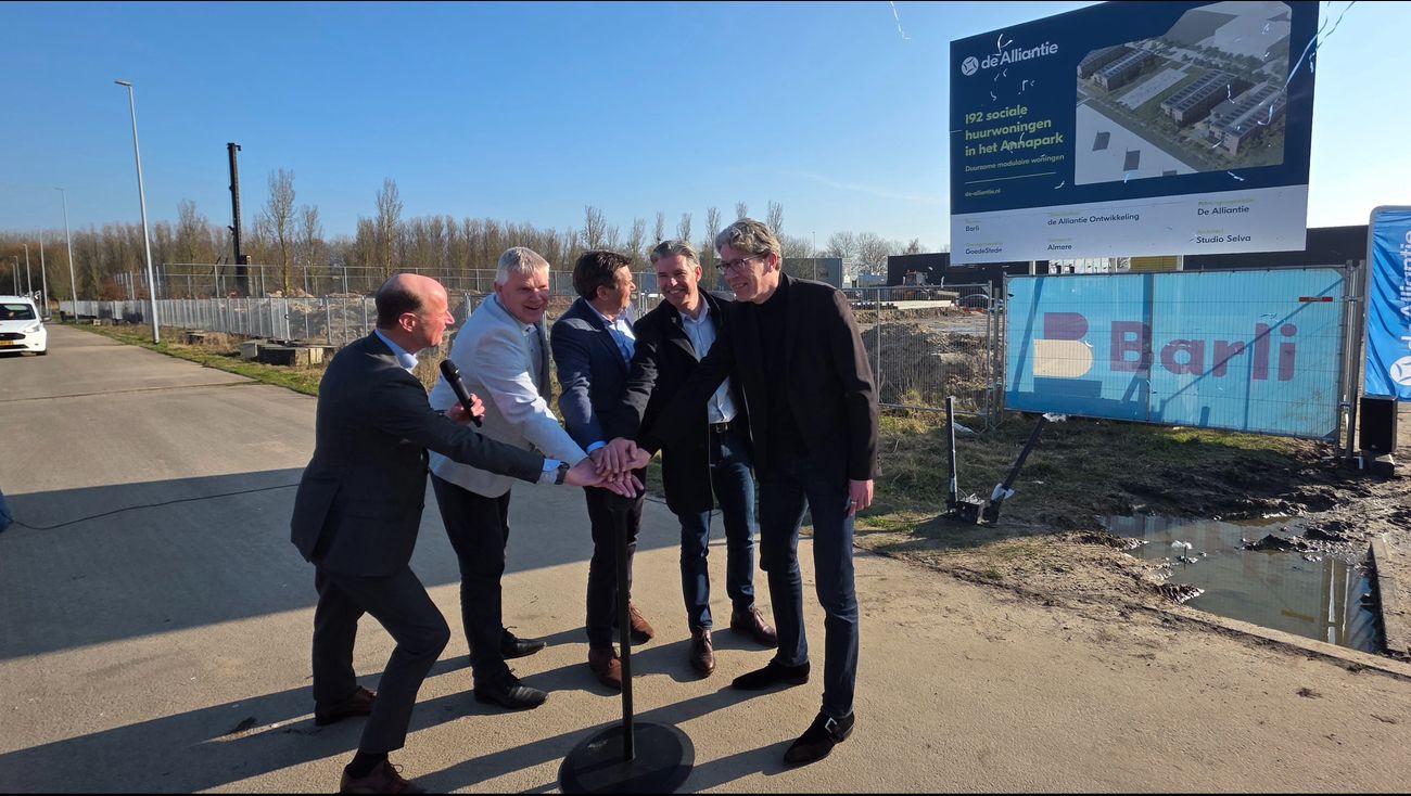 Nieuws - Weerstand en inspraak vertragen de bouw van tijdelijke woningen in Almere