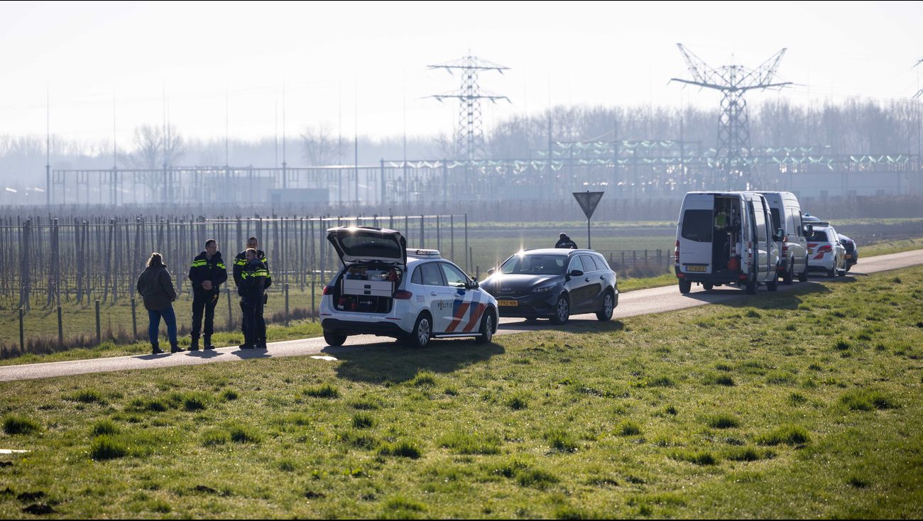 Nieuws - Overleden persoon gevonden in Zeewolde, weg afgesloten