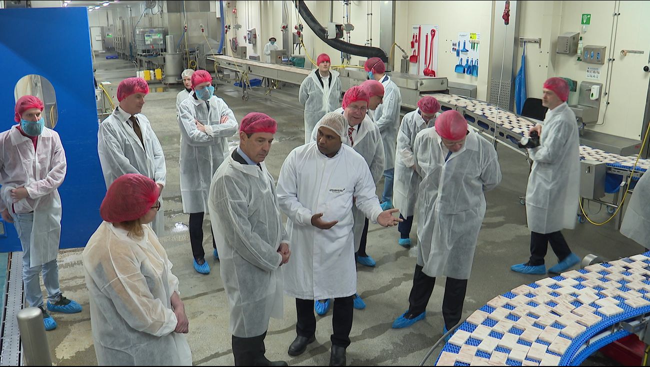 Amerikaanse ambassadeur zet voor het eerst voet op Flevolandse bodem: 'Erg indrukwekkend'