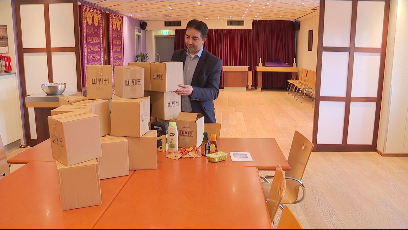 Nieuws - Gedetineerden in PI Lelystad krijgen ramadanpakketten: 'Je wordt blij als een klein kind'