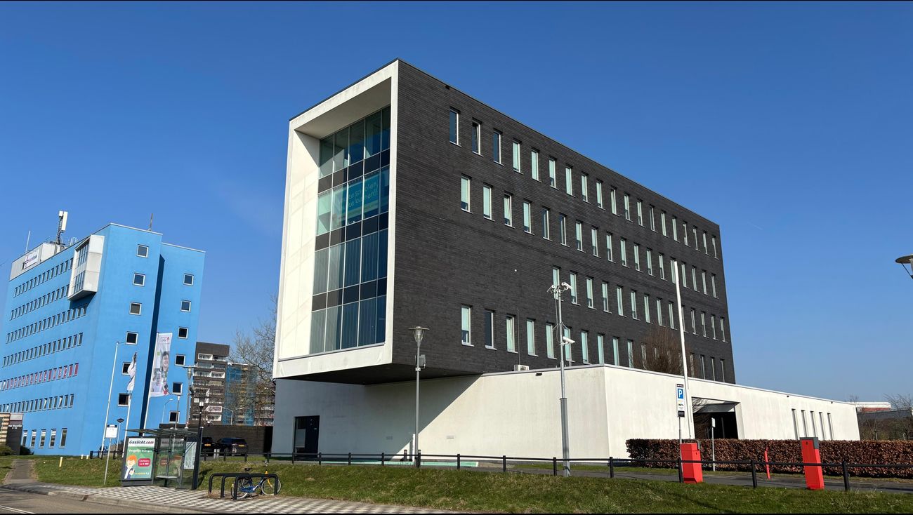 Nieuws - Kantoor jeugdzorginstelling JEL leeg aangetroffen na schorsing directeur