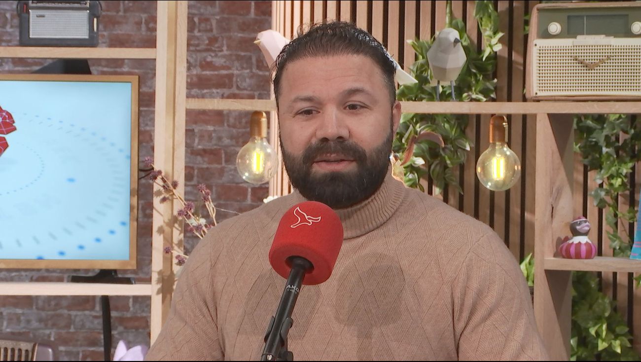 Gemist - Iraanse karatekampioen heeft Urk in z'n hart gesloten, hoor je in Het Gesprek