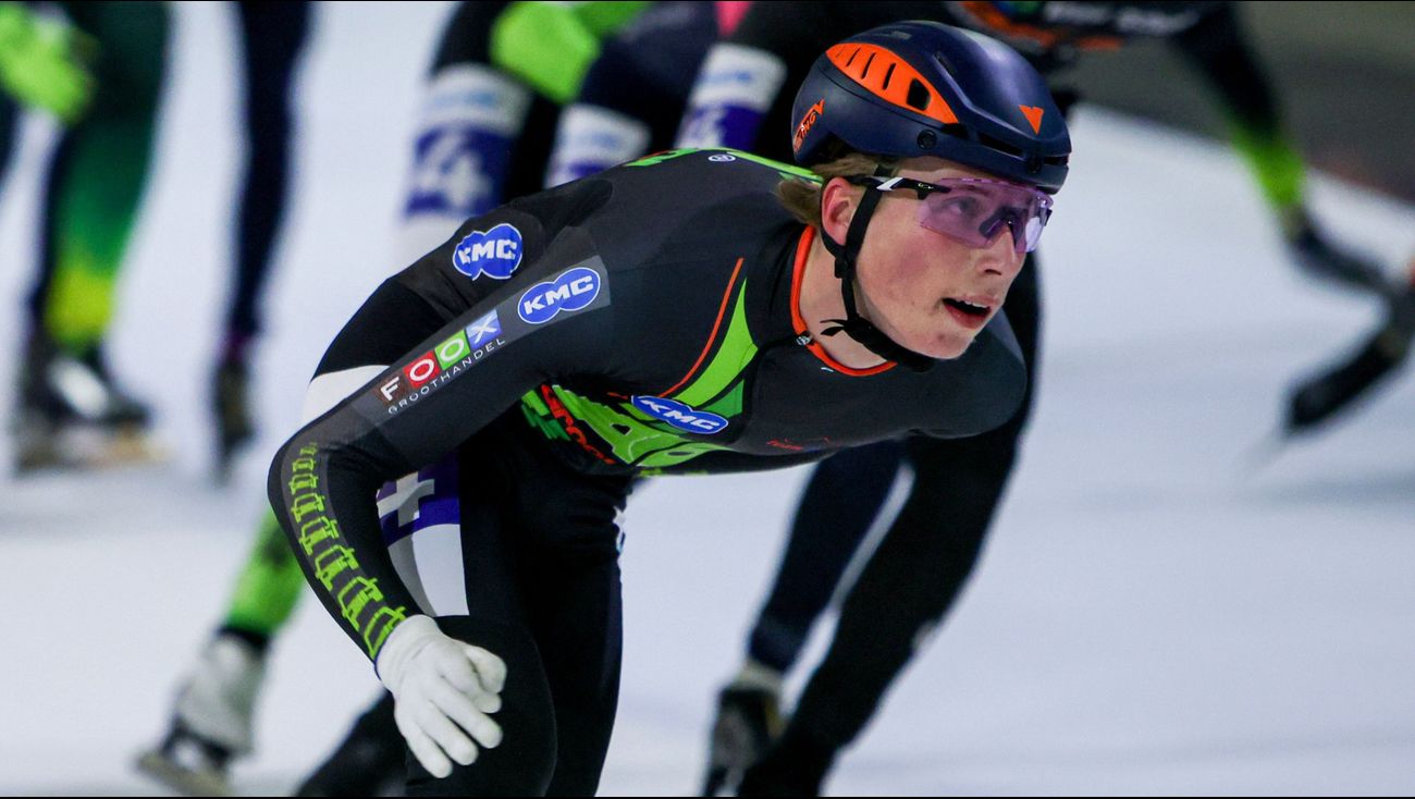 Sport - Schaatstalent (17) uit Zeewolde tekent contract bij topploeg