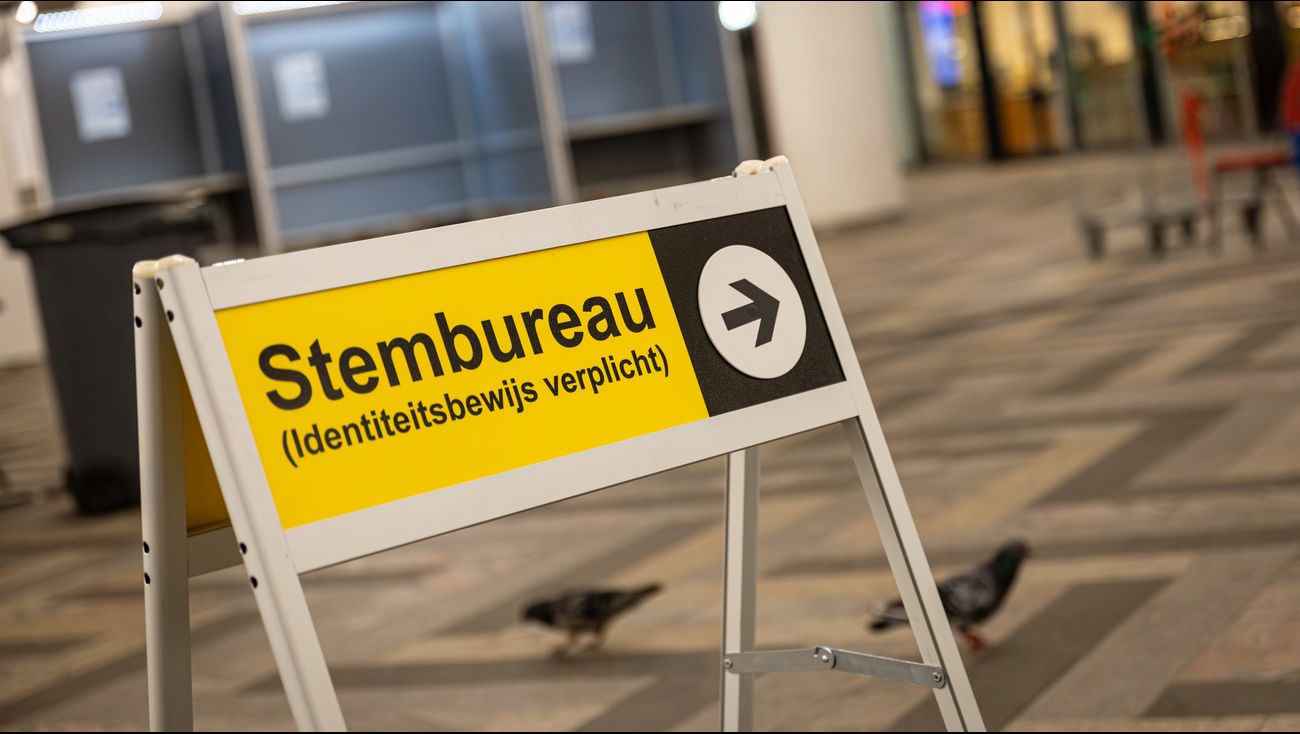 Nieuws - Vanuit stemhokjes: 'Sabotage met kieslijst' en flinke scheldpartij in Dronten