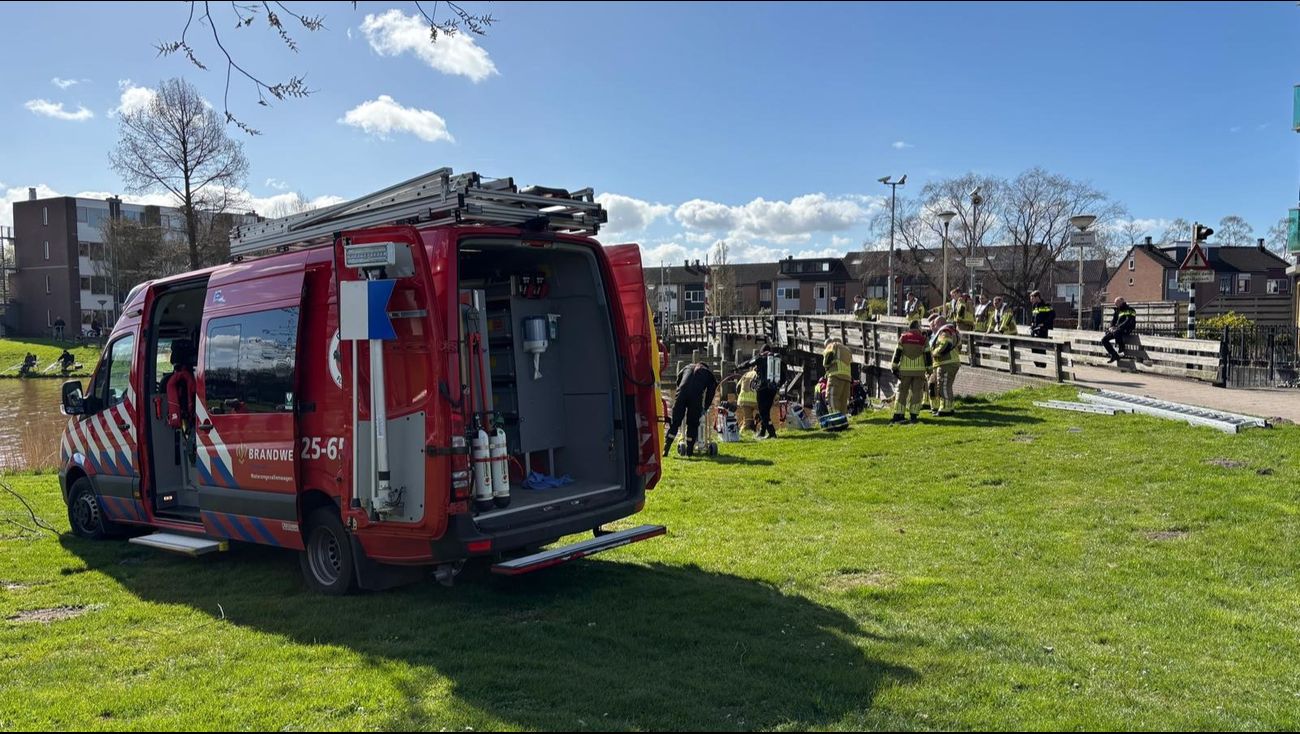 Nieuws - Hulpverleners rukken uit voor scooter te water in Emmeloord