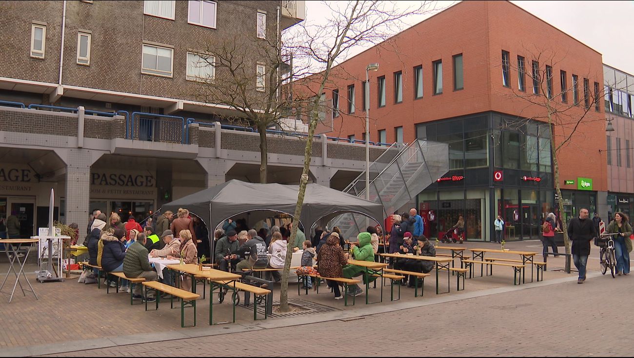 Nieuws - Lelystad viert Pasen op straat met een diner