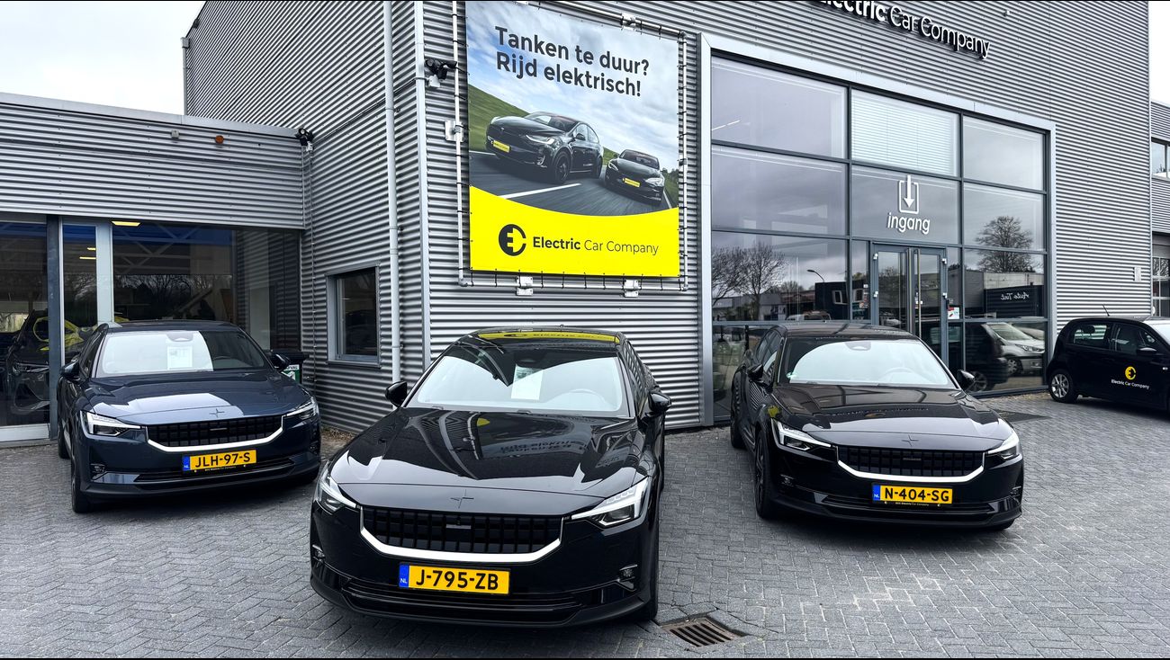 Nieuws - Elektrische auto’s vliegen de deur uit door hoge brandstofprijzen: 'Het is echt gekkenhuis'