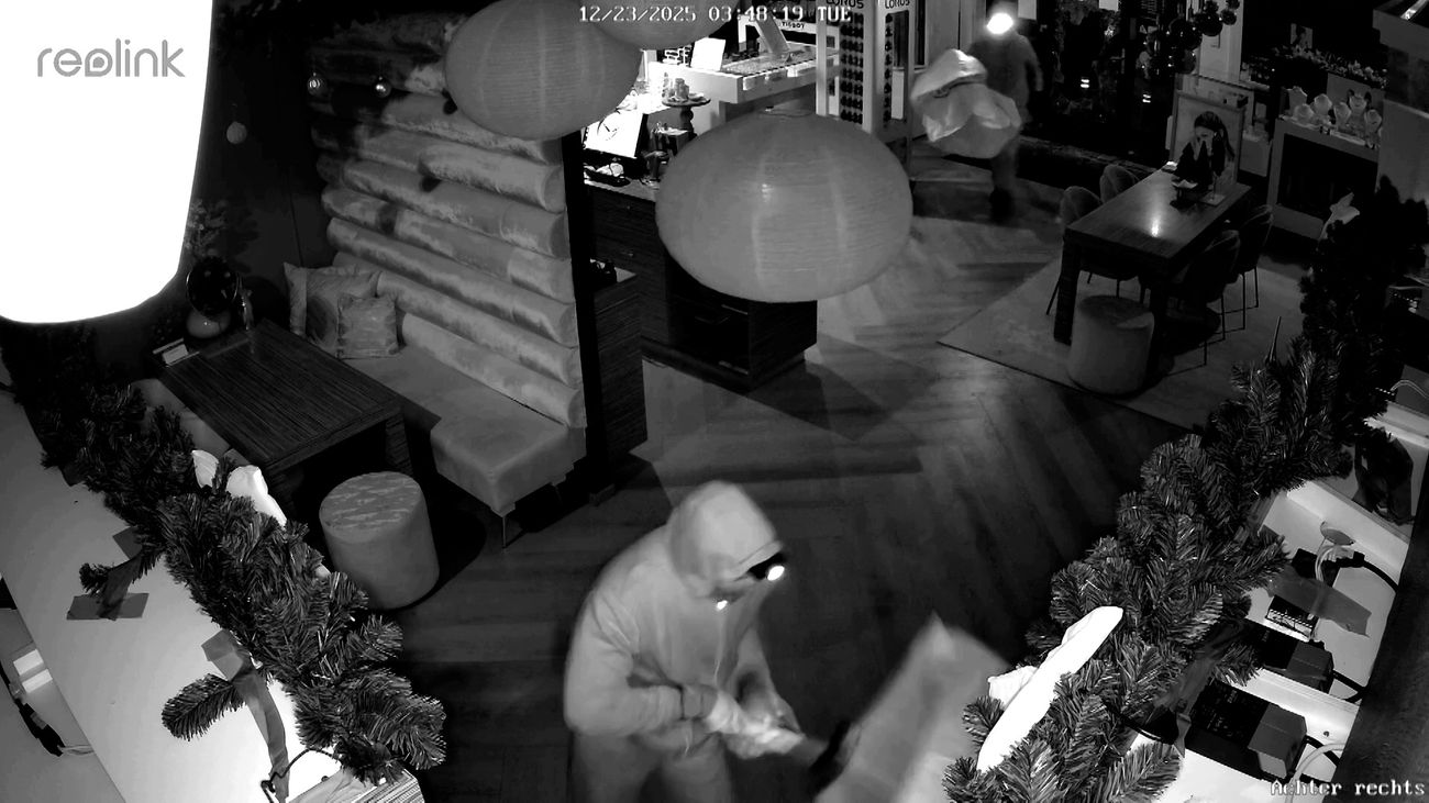 Gemist - Politie verspreidt beelden van juweliersinbraak in Emmeloord