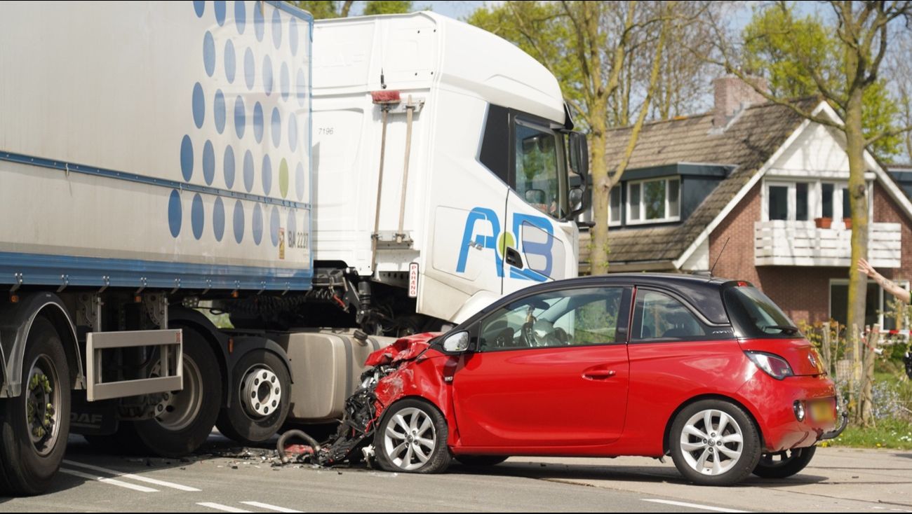 Nieuws - Automobilist gewond bij ongeluk in Zeewolde, later tweede botsing met politieauto