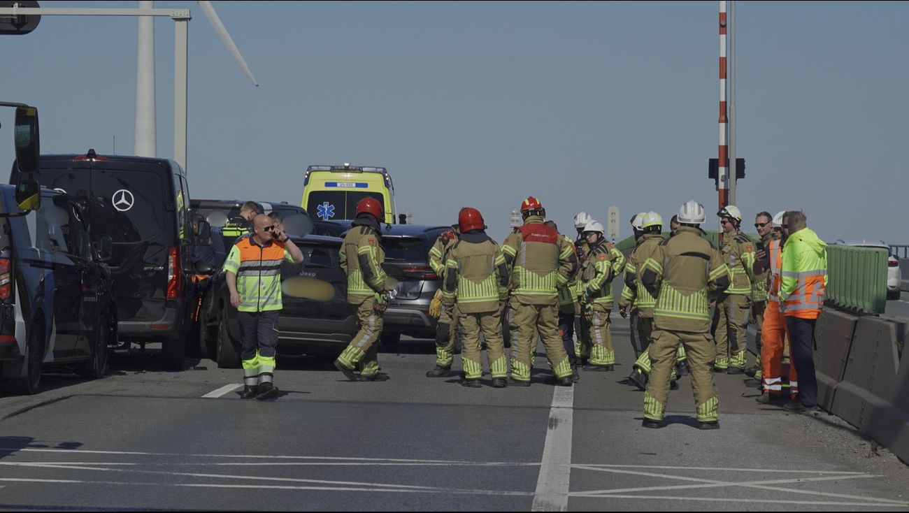 Nieuws - Opnieuw ongeluk op Ketelbrug: zes voertuigen op elkaar gebotst