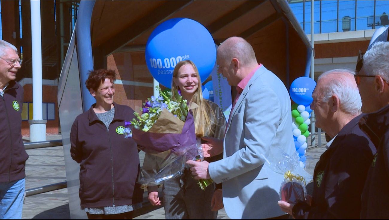 Nieuws - Bo-Anne pakt de verkeerde bus en wordt in het zonnetje gezet