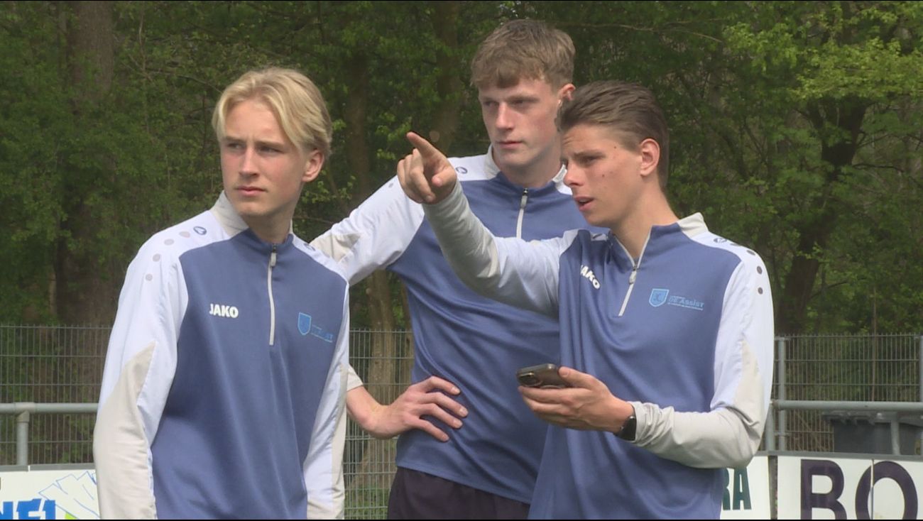 Sport - Jongens uit Emmeloord hebben een eigen voetbalschool: 'Een hele mooie ervaring'
