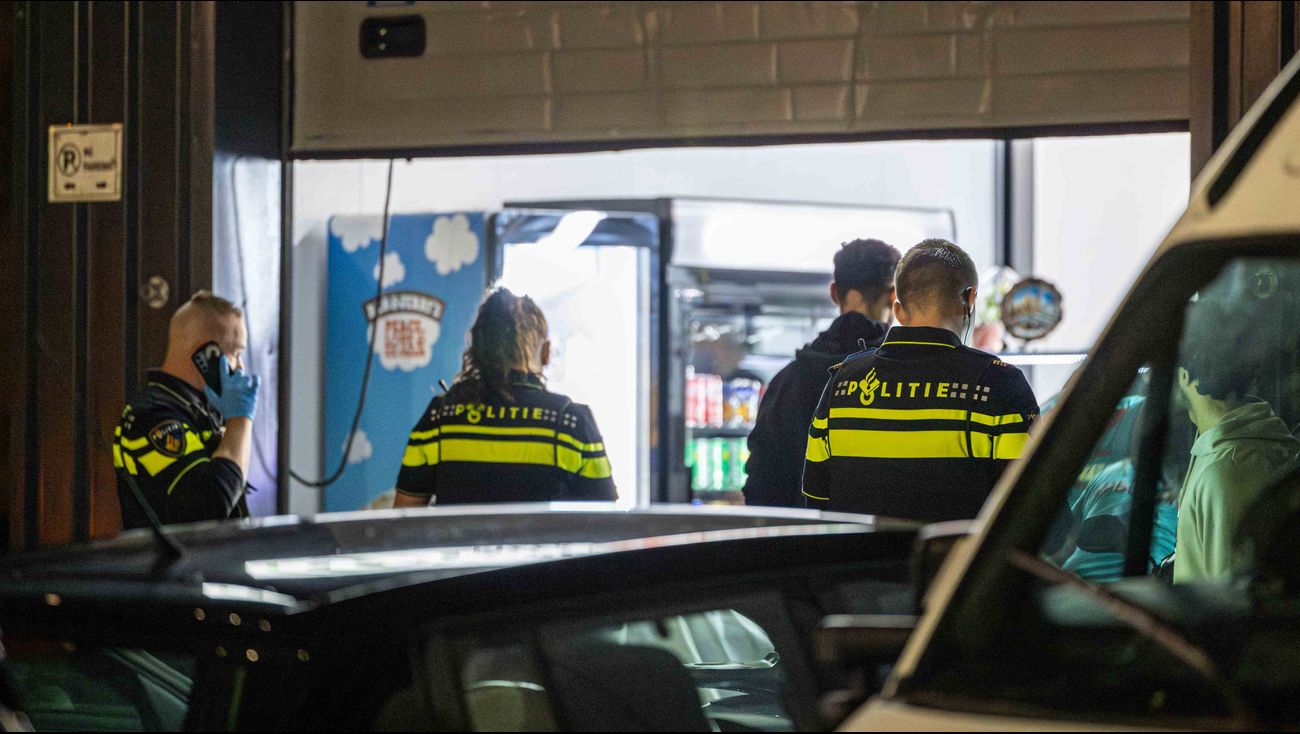 Nieuws - Gewond slachtoffer strompelt restaurant binnen op zoek naar hulp na steekpartij