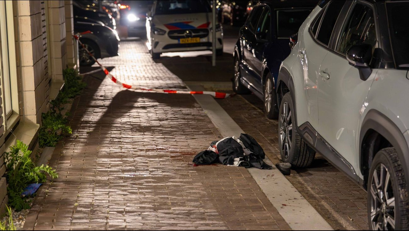 Twee minderjarige gewonden bij steekpartij Serviëstraat Almere, traumahelikopters opgeroepen