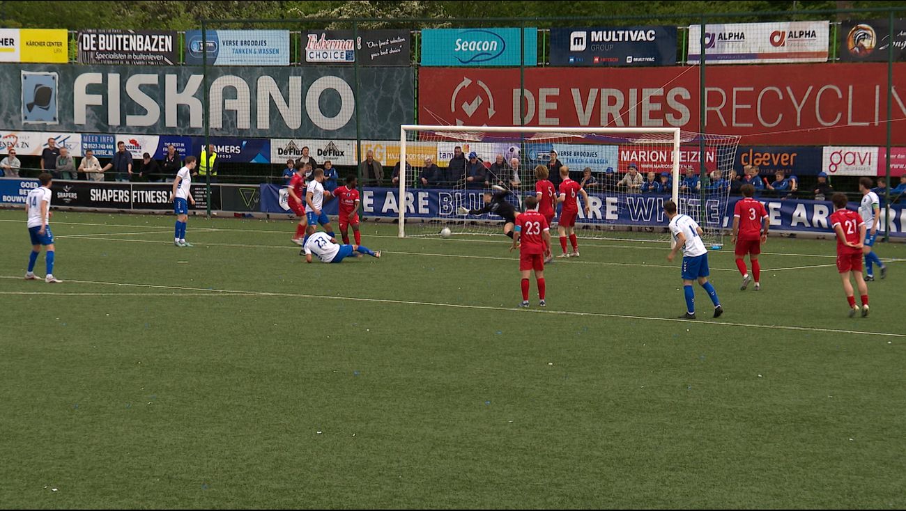 Sport - SV Urk houdt door winst in slotfase hoop op handhaving