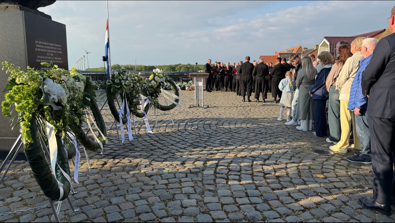 Nieuws - Urkers herdenken dierbaren die op zee zijn omgekomen