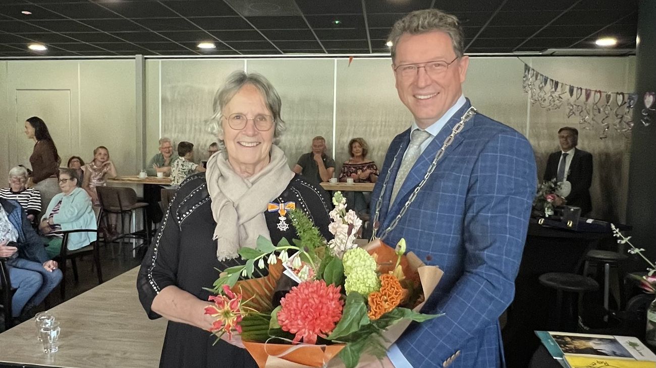 Nieuws - Jarenlange inzet voor dorpskrant Rutten bekroond met koninklijke onderscheiding