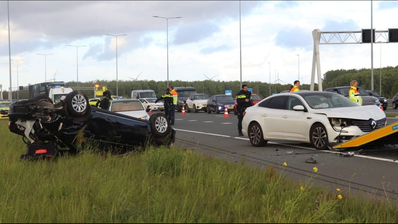 Nieuws - Ernstig ongeluk op parallelbaan A6 bij Almere