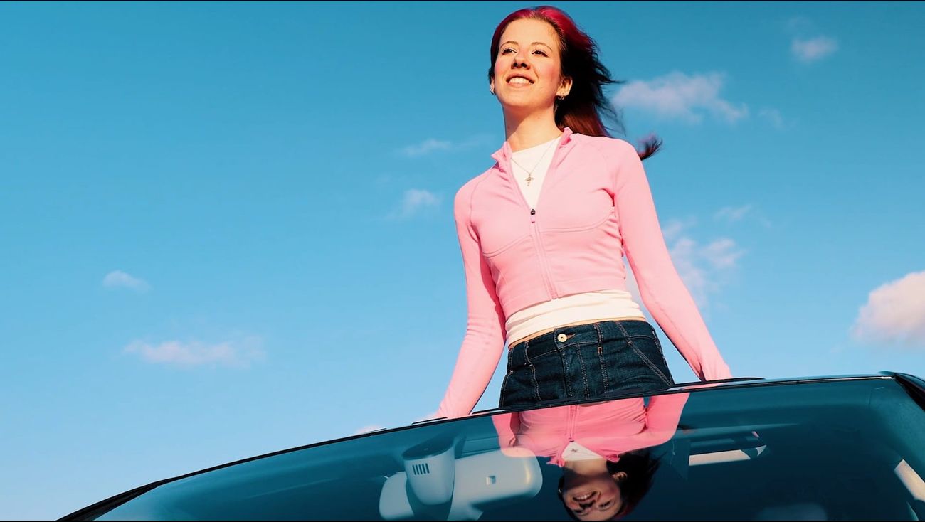 Gemist - Zangeres Nadia Julia (17) uit Dronten brengt derde single uit