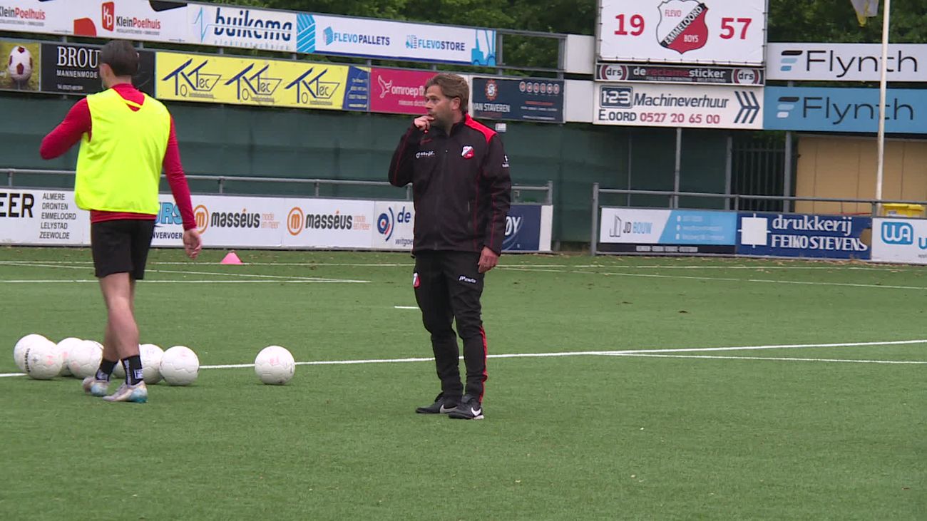 Sport - Arjen Postma wint prijs voor beste amateurtrainer van Noord-Nederland