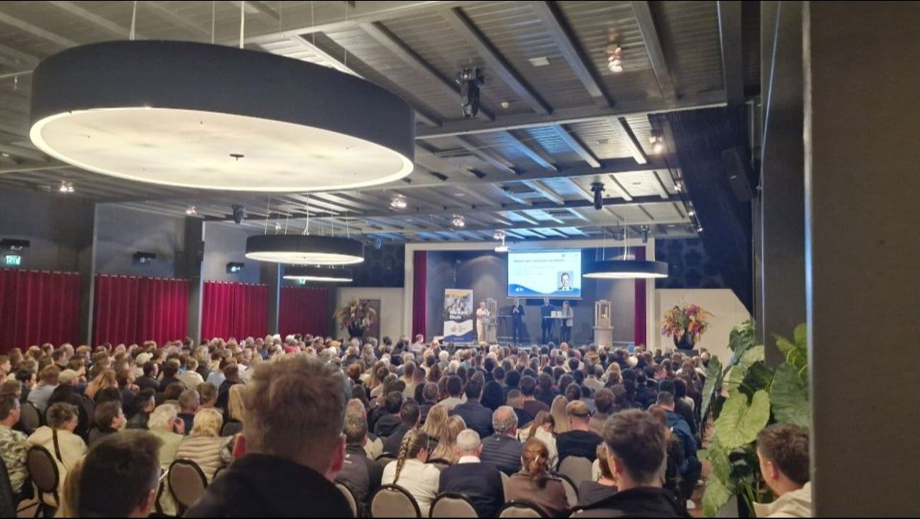 Nieuws - Veel belangstelling voor kavelloting Urk, ruim 400 inschrijvingen voor 16 huizen