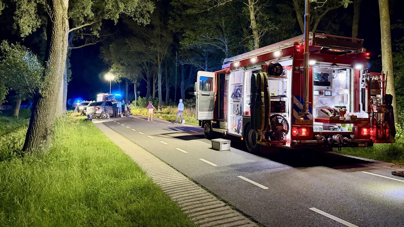 Nieuws - Automobilist zwaargewond bij botsing tegen boom bij Rutten