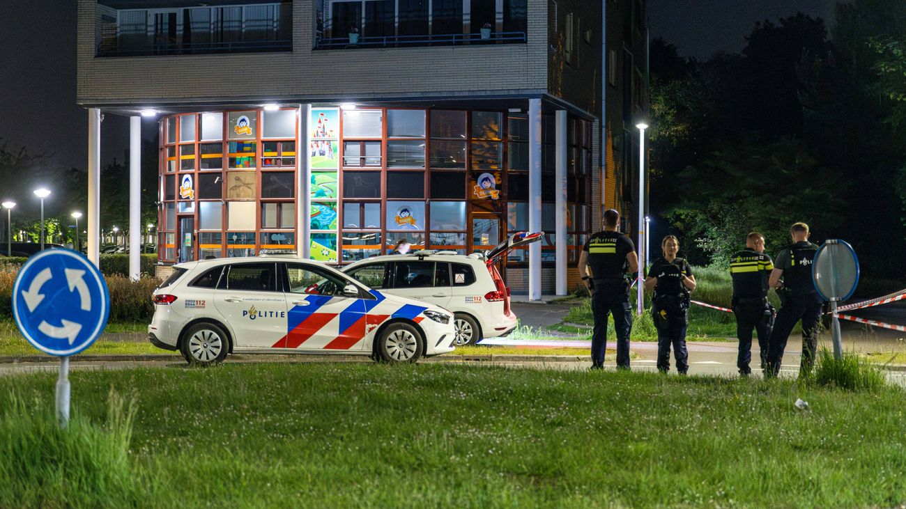 Nieuws - Agenten met 'zware vesten' naar Almeerse Muziekwijk na melding van schoten