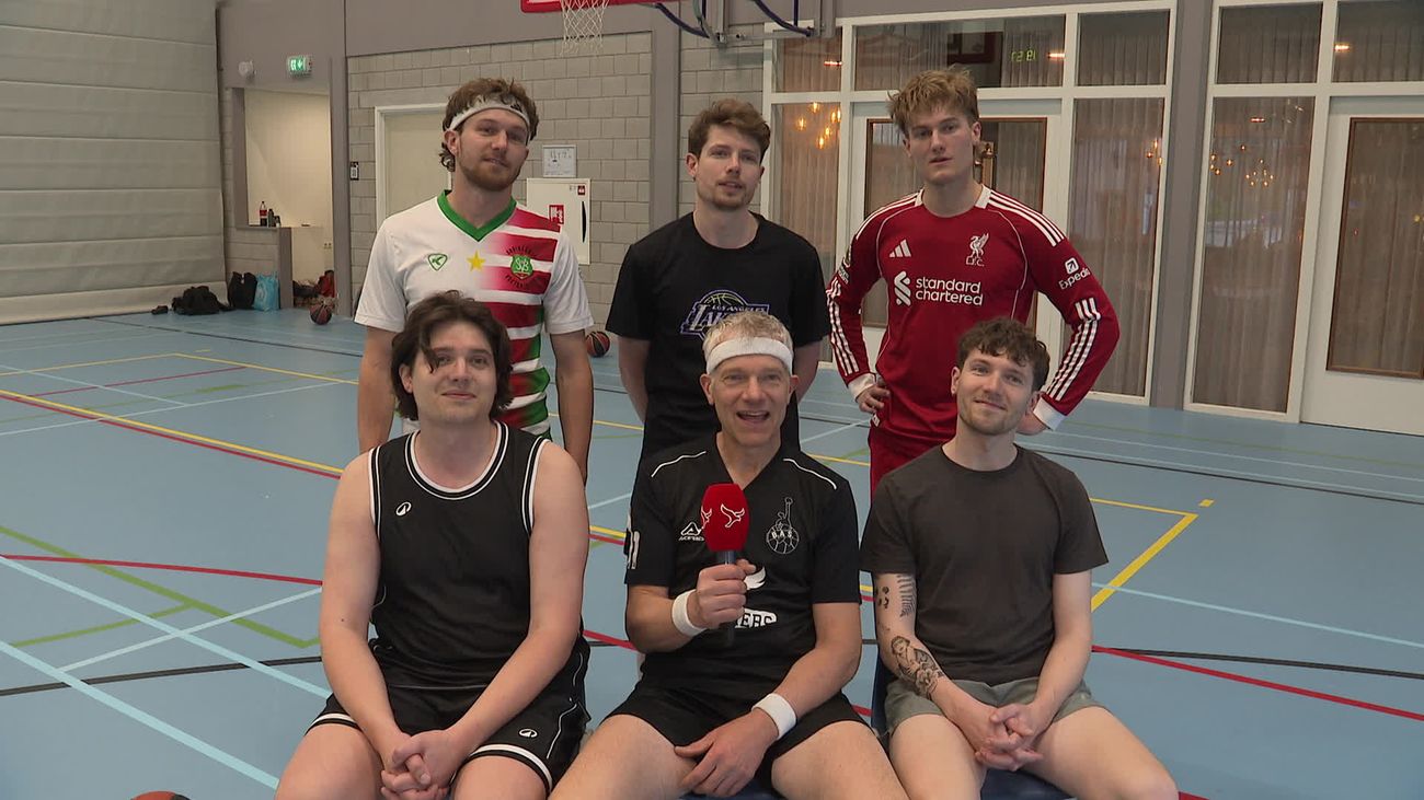 Sport - Basketbalteam met zes leden uit één familie: 'Ik had het nooit verwacht'
