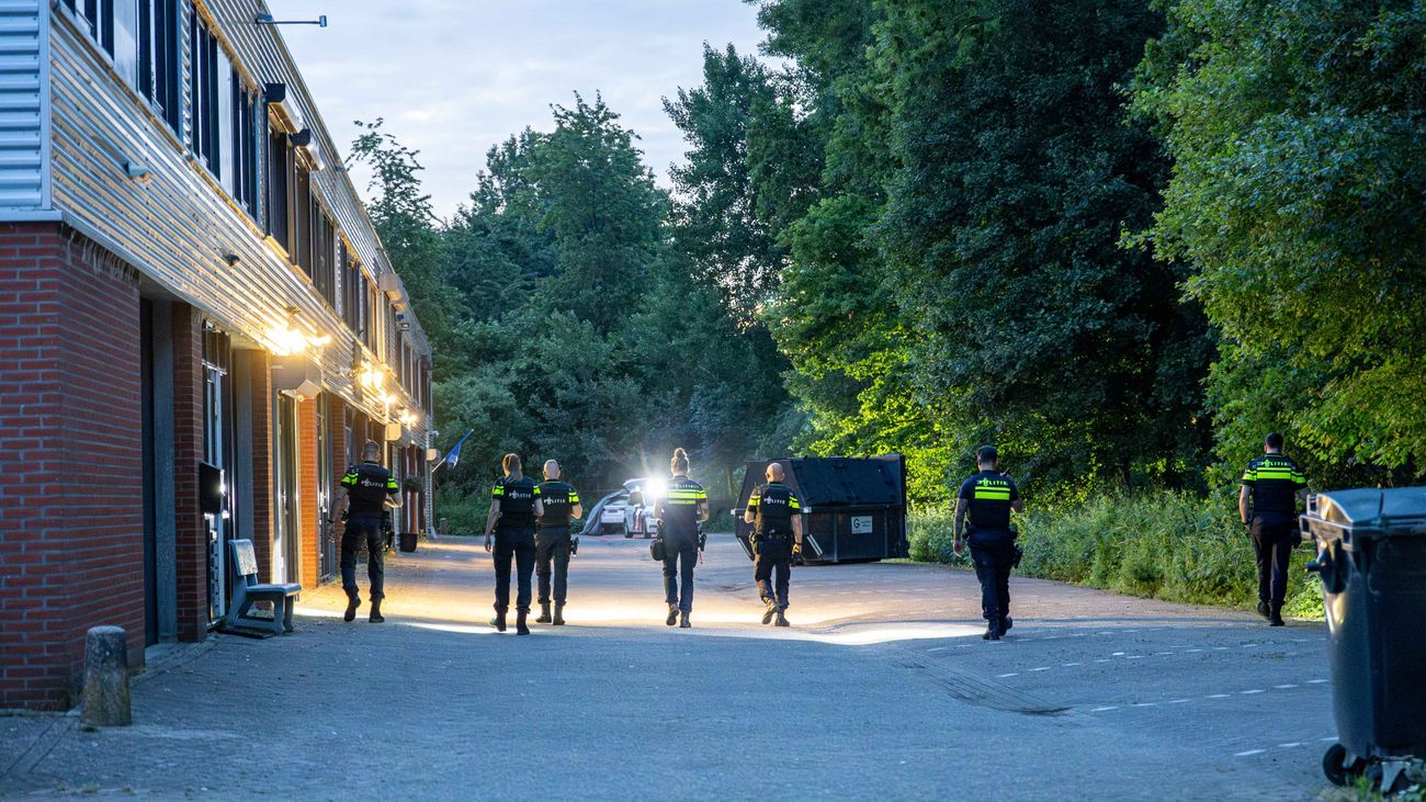 Nieuws - Opnieuw schietpartij bij Almeerse Bakkenzuigerstraat, bedrijfspand onder vuur genomen