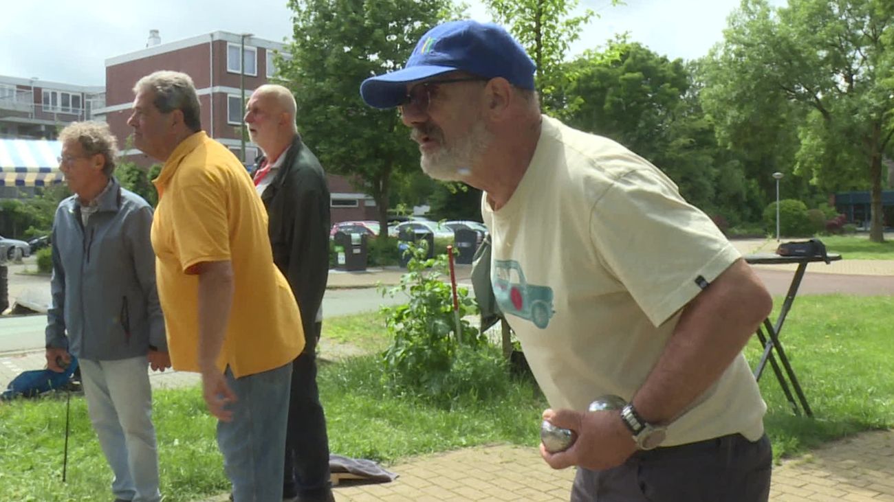 Jeu de boules met Amsterdamse schwung in Almere Haven: 'Voor de gezelligheid en de humor onder mekaa
